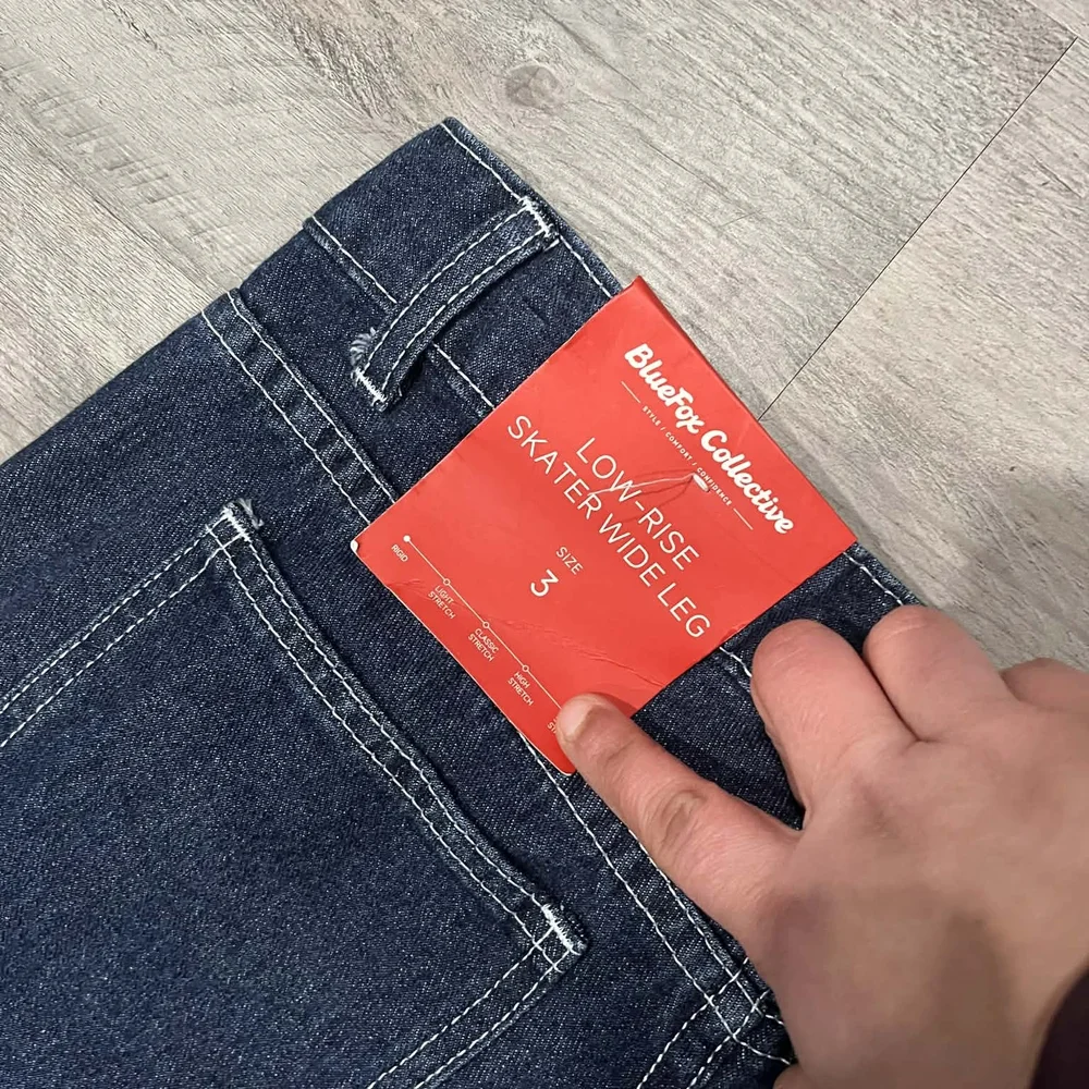 Women's Relaxed Fit Dark Blue Jeans